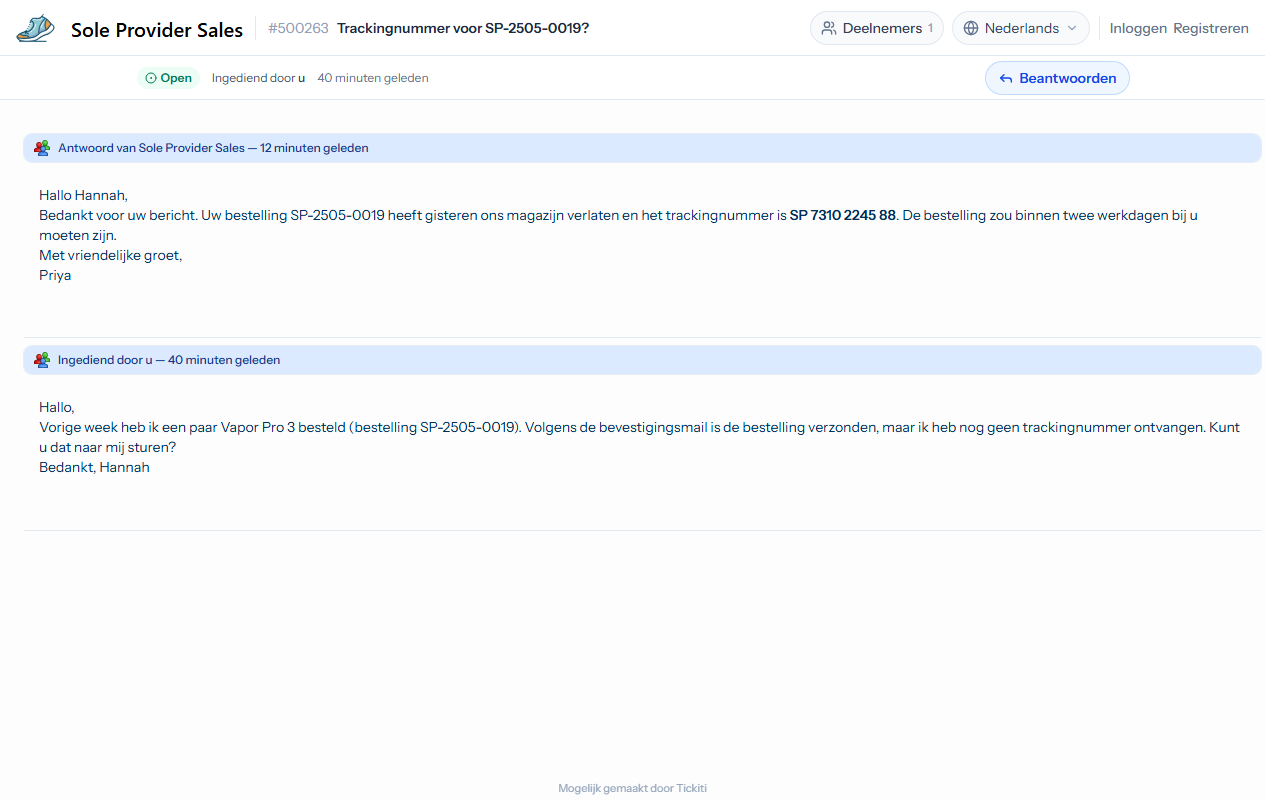 De klantweergave van een ticket bij Sole Provider Sales: het antwoord van het supportteam bovenaan, het oorspronkelijke bericht van de klant daaronder, de status Open en een knop Beantwoorden